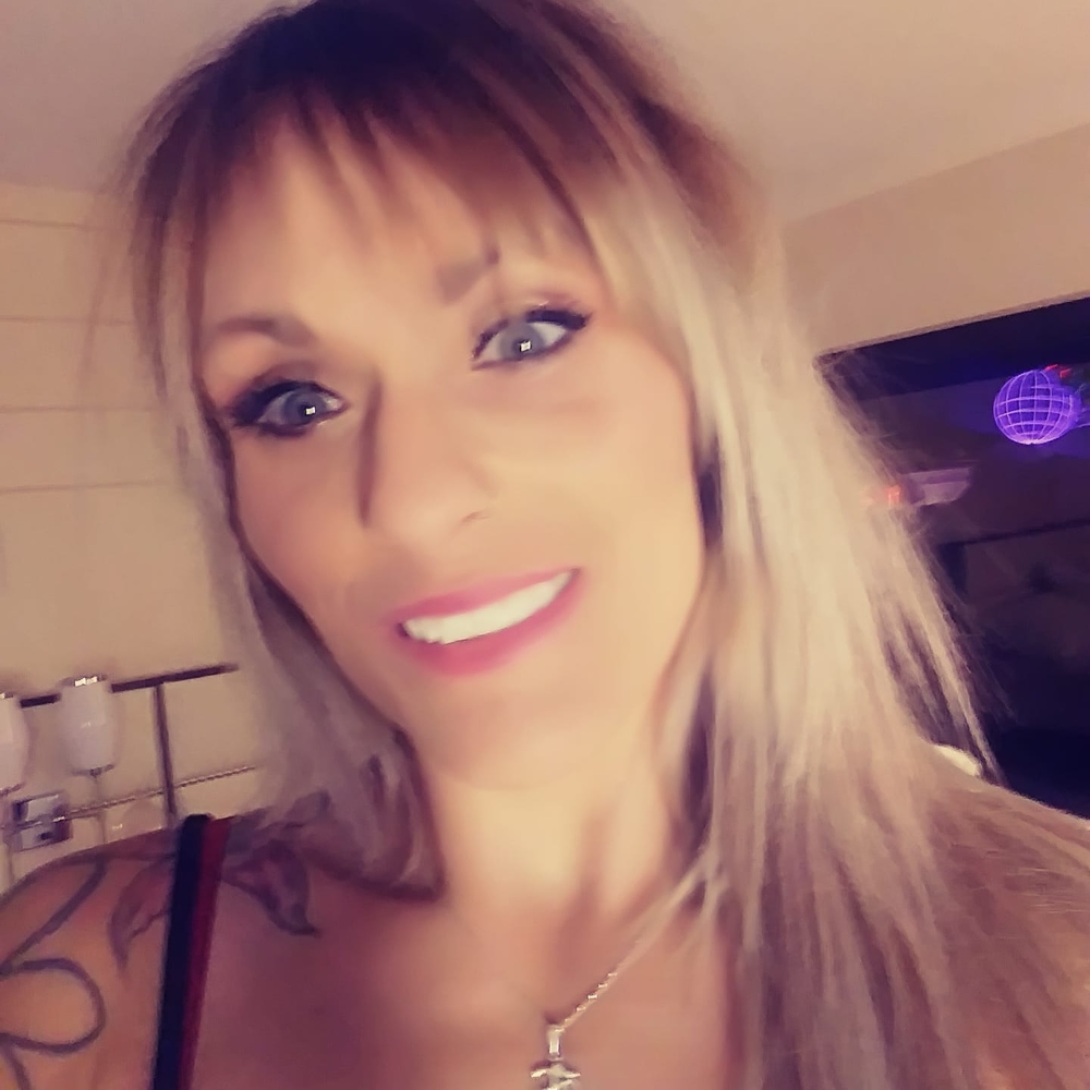 Meet your Posher, Crystal